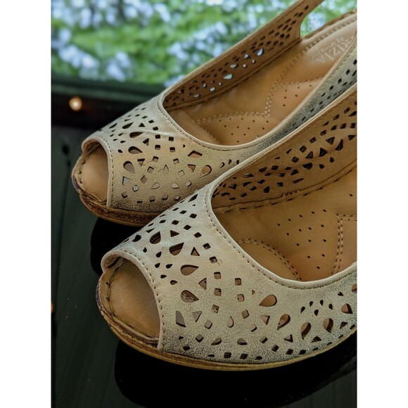 Patrizia Spring Step Womens Sz 39 (8.5) Shaninioqua Gold Peep Toe Wedge Sandal - Picture 12 of 13